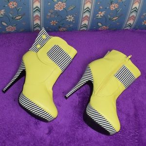YELLOW SHORT BOOT WITH BLACK/WHITE STRIP HEEL...